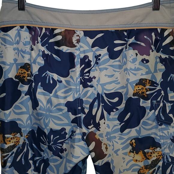 Tommy Bahama Relax Men's Floral Swim Board Shorts Size 34 - Picture 6 of 8